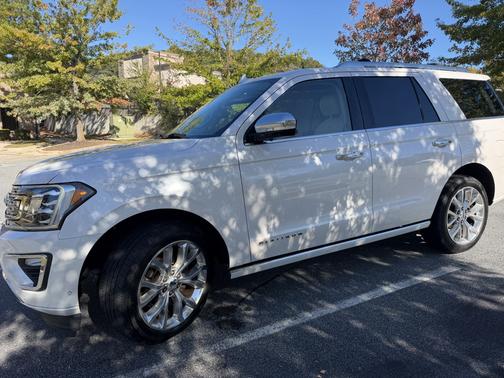 White 2018 Ford Expedition Platinum