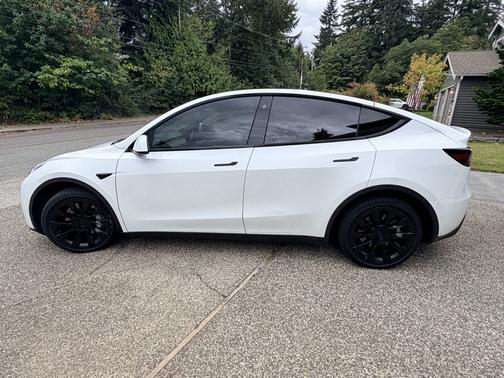 White 2022 Tesla Model Y Long Range