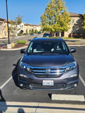 Gray 2017 Honda Pilot Touring