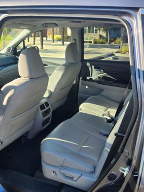Gray 2017 Honda Pilot Touring