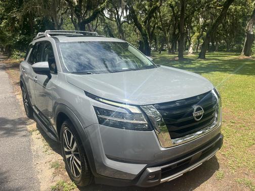 Gray 2023 Nissan Pathfinder Platinum