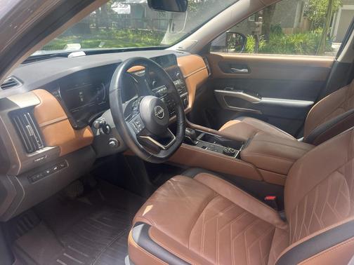 Gray 2023 Nissan Pathfinder Platinum