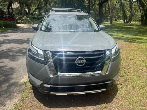 Gray 2023 Nissan Pathfinder Platinum