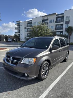 Gray 2017 Dodge Grand Caravan SXT