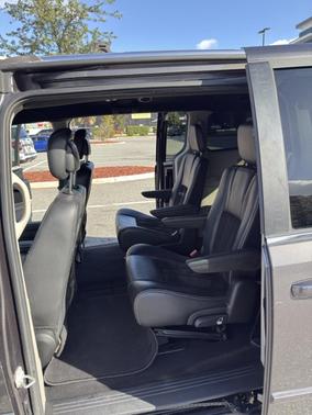 Gray 2017 Dodge Grand Caravan SXT