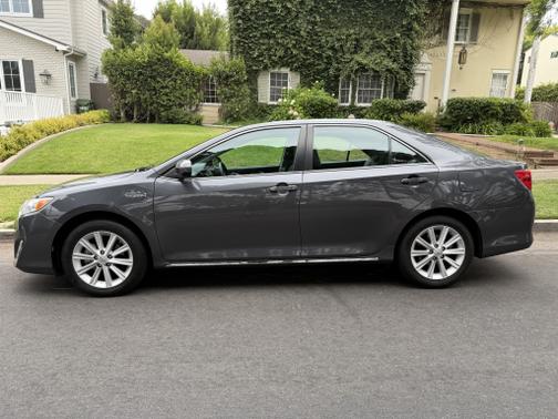 2012 Toyota Camry Hybrid XLE