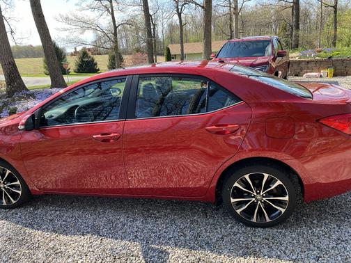 Red 2018 Toyota Corolla SE