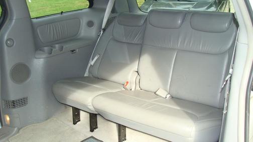 White 2004 Toyota Sienna XLE