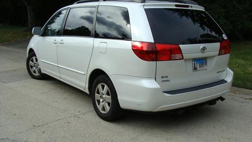 White 2004 Toyota Sienna XLE