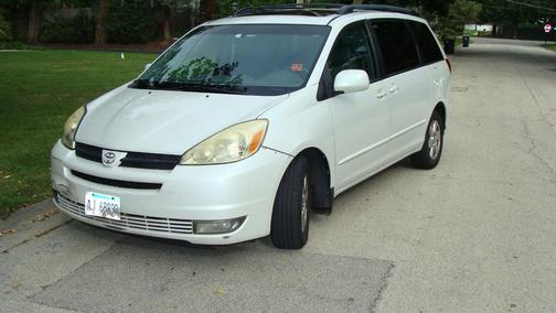 White 2004 Toyota Sienna XLE