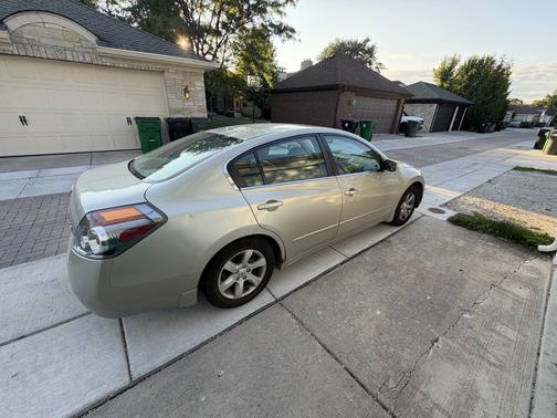 Gold 2009 Nissan Altima 2.5 SL