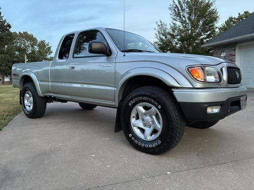 Silver 2002 Toyota Tacoma Xtracab