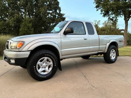 Silver 2002 Toyota Tacoma Xtracab