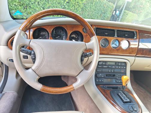 2000 Jaguar XK8 Base