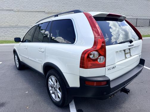 Beige 2006 Volvo XC90 V8
