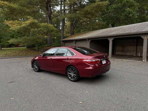 Red 2015 Toyota Camry XSE