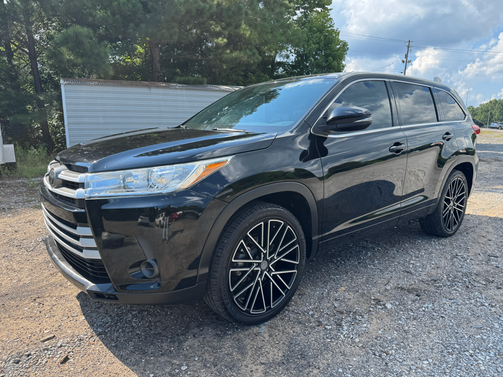 Black 2018 Toyota Highlander LE