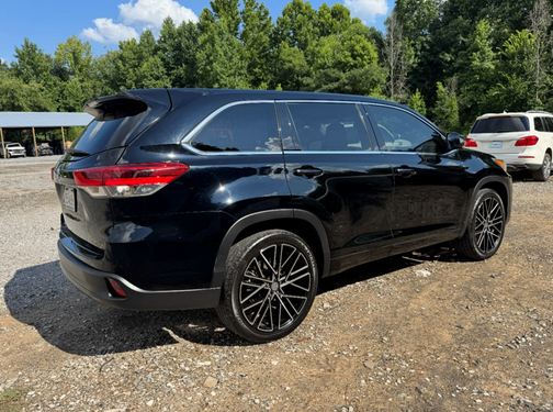 Black 2018 Toyota Highlander LE