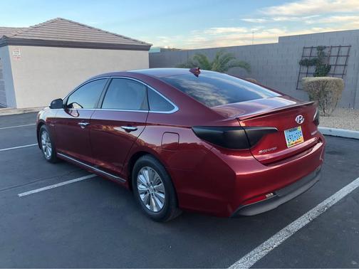 2017 Hyundai SONATA Hybrid SE