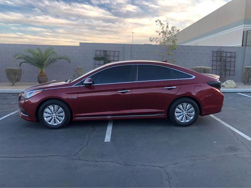 2017 Hyundai SONATA Hybrid SE