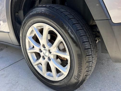 Silver 2018 Jeep Cherokee Latitude