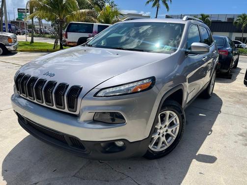 Silver 2018 Jeep Cherokee Latitude