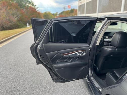 2011 INFINITI M56 Base