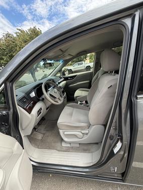 Gray 2017 Nissan Quest SV