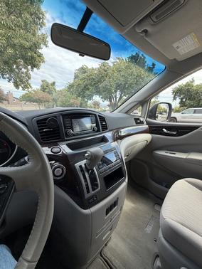 Gray 2017 Nissan Quest SV