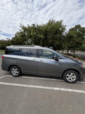 Gray 2017 Nissan Quest SV