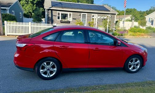 Red 2014 Ford Focus SE