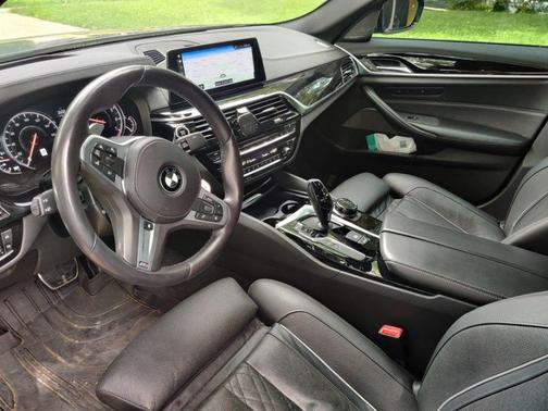 Photo 3 of 6 of 2018 BMW M550 i xDrive