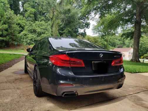 Photo 4 of 6 of 2018 BMW M550 i xDrive
