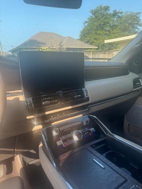 White 2022 Lincoln Navigator Reserve