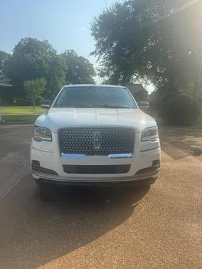 White 2022 Lincoln Navigator Reserve