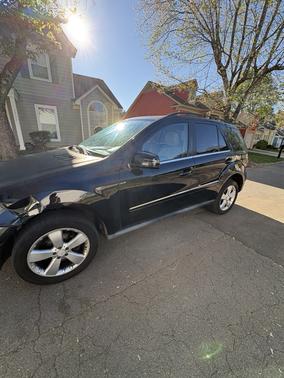 Black 2011 Mercedes-Benz M-Class ML 350