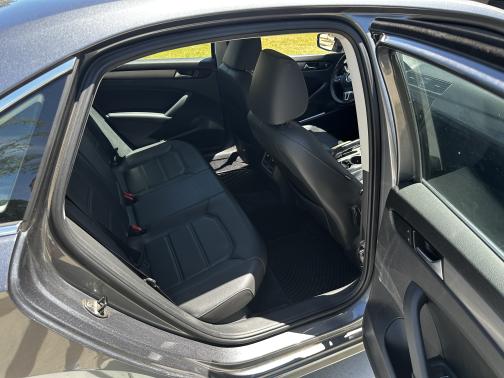 2014 Volkswagen Passat 2.0L TDI DSG SE w/Sunroof