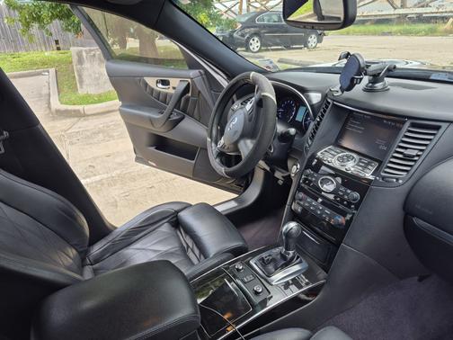 2017 INFINITI QX70 Base