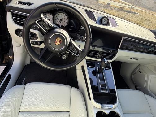 2022 Porsche Macan Macan GTS