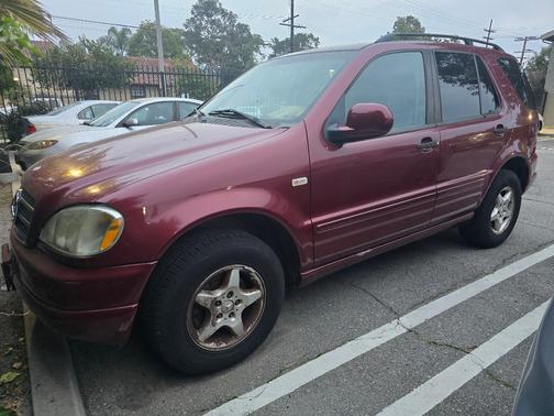 2000 Mercedes-Benz M-Class ML320 4MATIC
