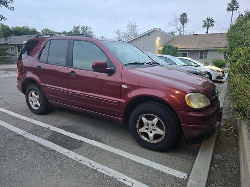 2000 Mercedes-Benz M-Class ML320 4MATIC