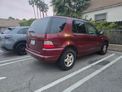 2000 Mercedes-Benz M-Class ML320 4MATIC