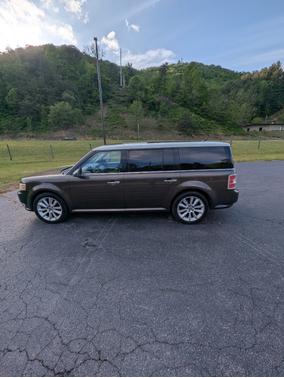 Gray 2011 Ford Flex Limited