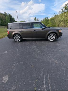 Gray 2011 Ford Flex Limited