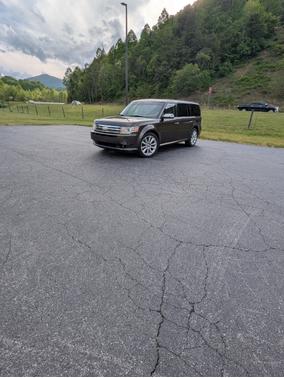 Gray 2011 Ford Flex Limited
