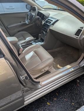 Gold 2008 Nissan Maxima SE