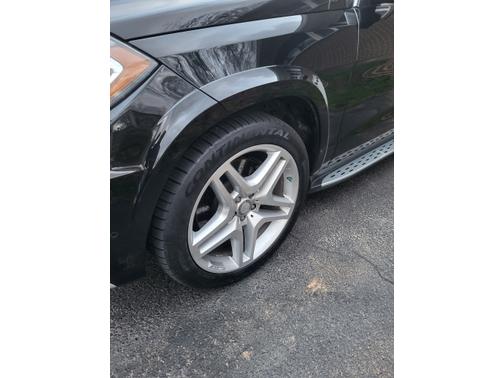 Photo 5 of 10 of 2015 Mercedes-Benz GL-Class GL 550 4MATIC