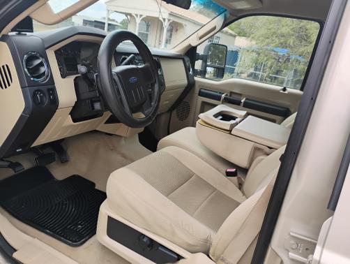 2010 Ford F-250 XLT Super Duty Crew Cab
