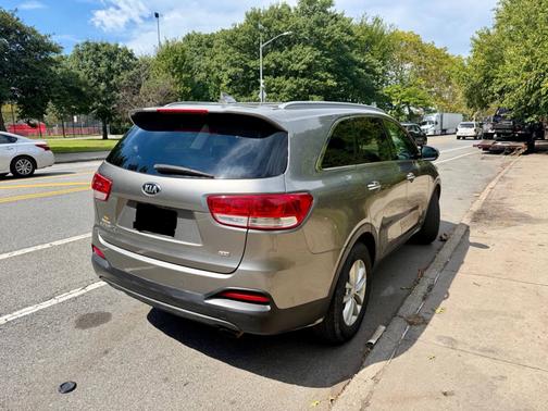 Gray 2016 Kia Sorento LX