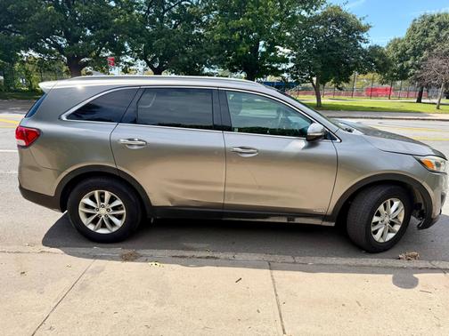 Gray 2016 Kia Sorento LX